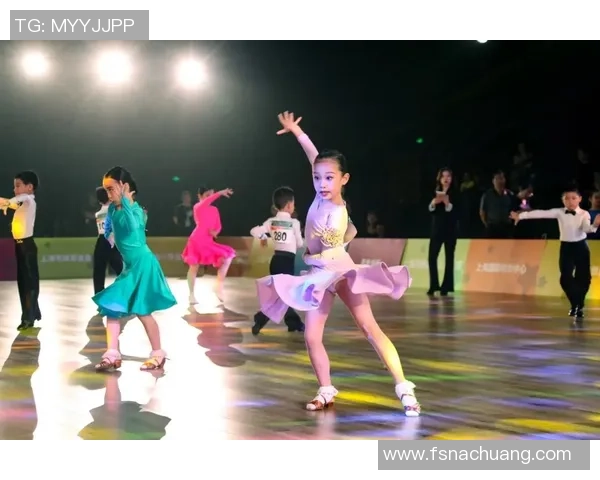 足球明星与小舞携手亮相 绚丽场景定格青春梦想与激情对决